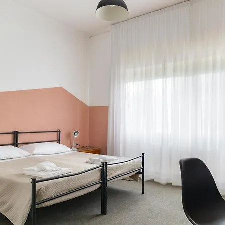 Uniho Hostel *